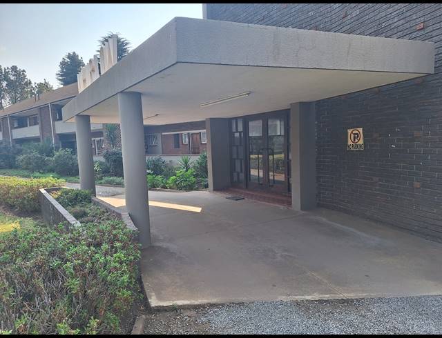 2 BEDROOM APARTMENT FOR SALE IN THREE RIVERS PROPER